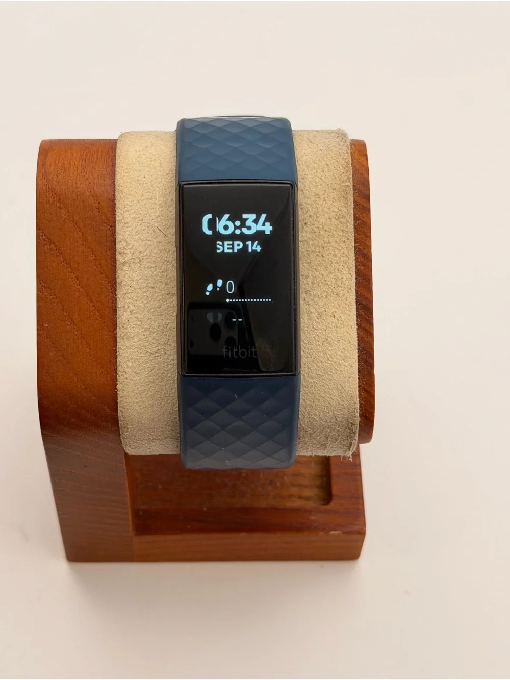 Fitbit Charge 4, Charger included, Black/blue, very good, tested, smartwatch